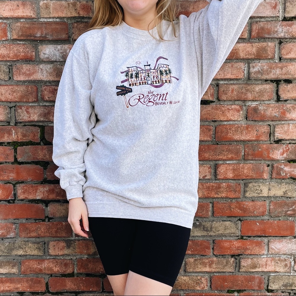 Vintage 80’s | The Beverly Hills Wilshire Hotel Embroidered Crewneck